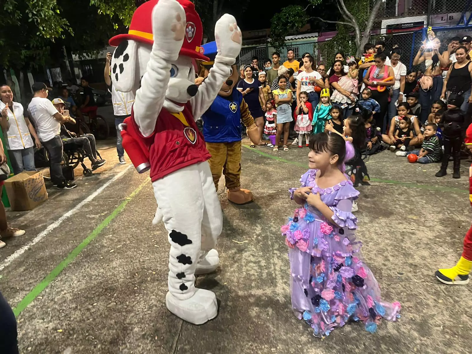 Imagen 2 representativa de la Alegría y Diversión en el Barrio Aniversario